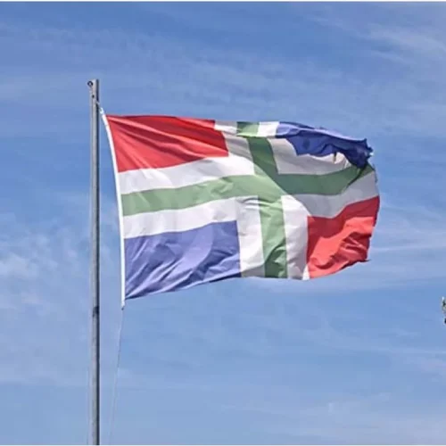 Groningse provincievlag aan een mast
